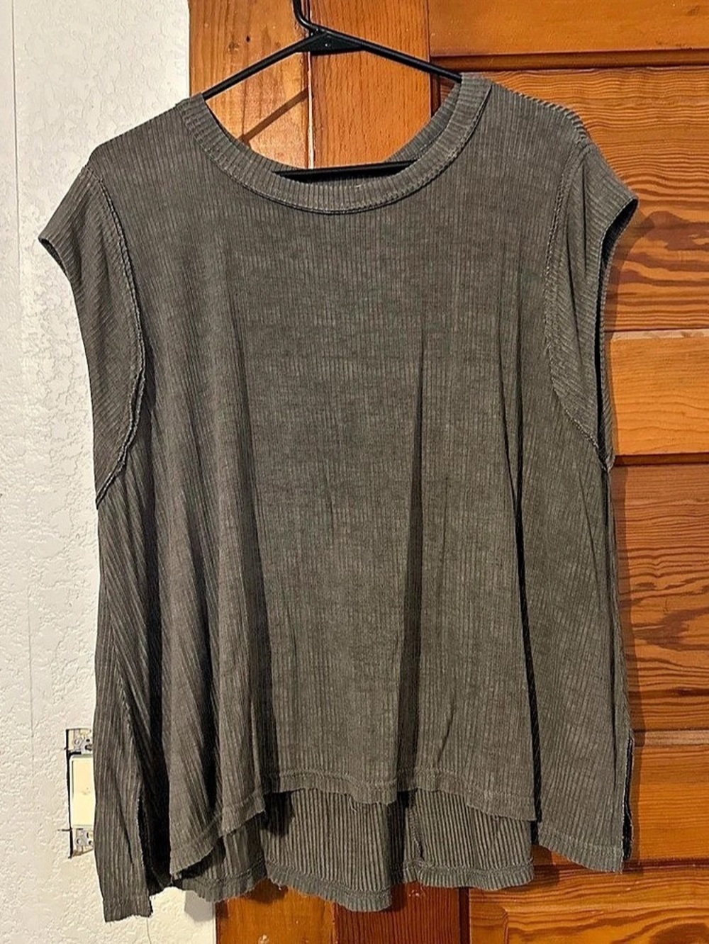 BKE Ribbed Tank Top in Gray Size Small Like New